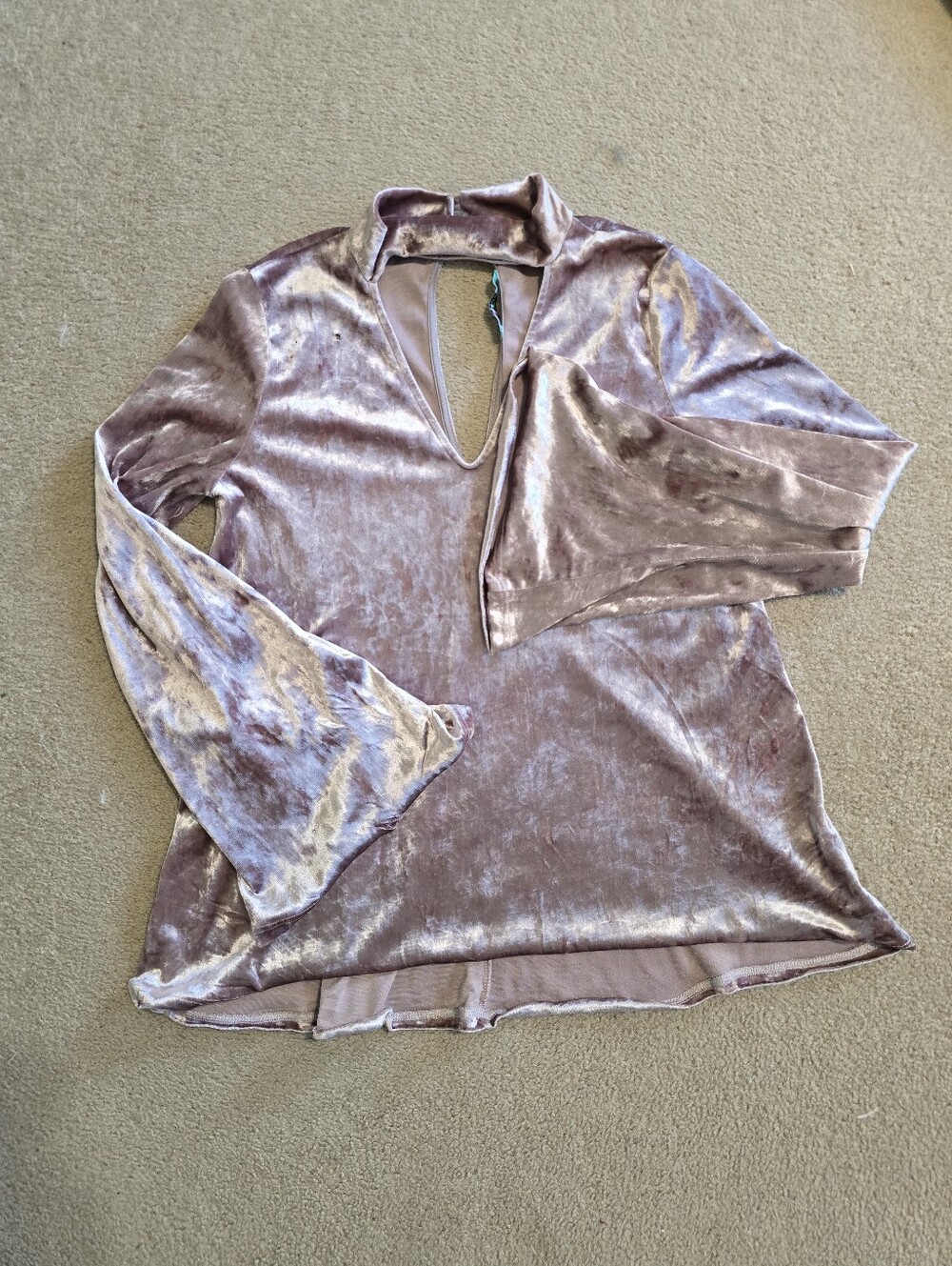 Velvet Keyhole Bell Sleeve Top - Mauve
